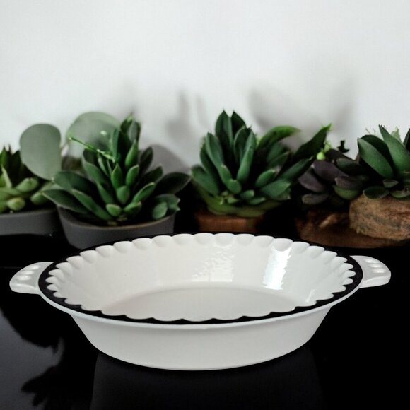 ih White Round Enameled Cast Iron Double Handled Pie Pan 10”